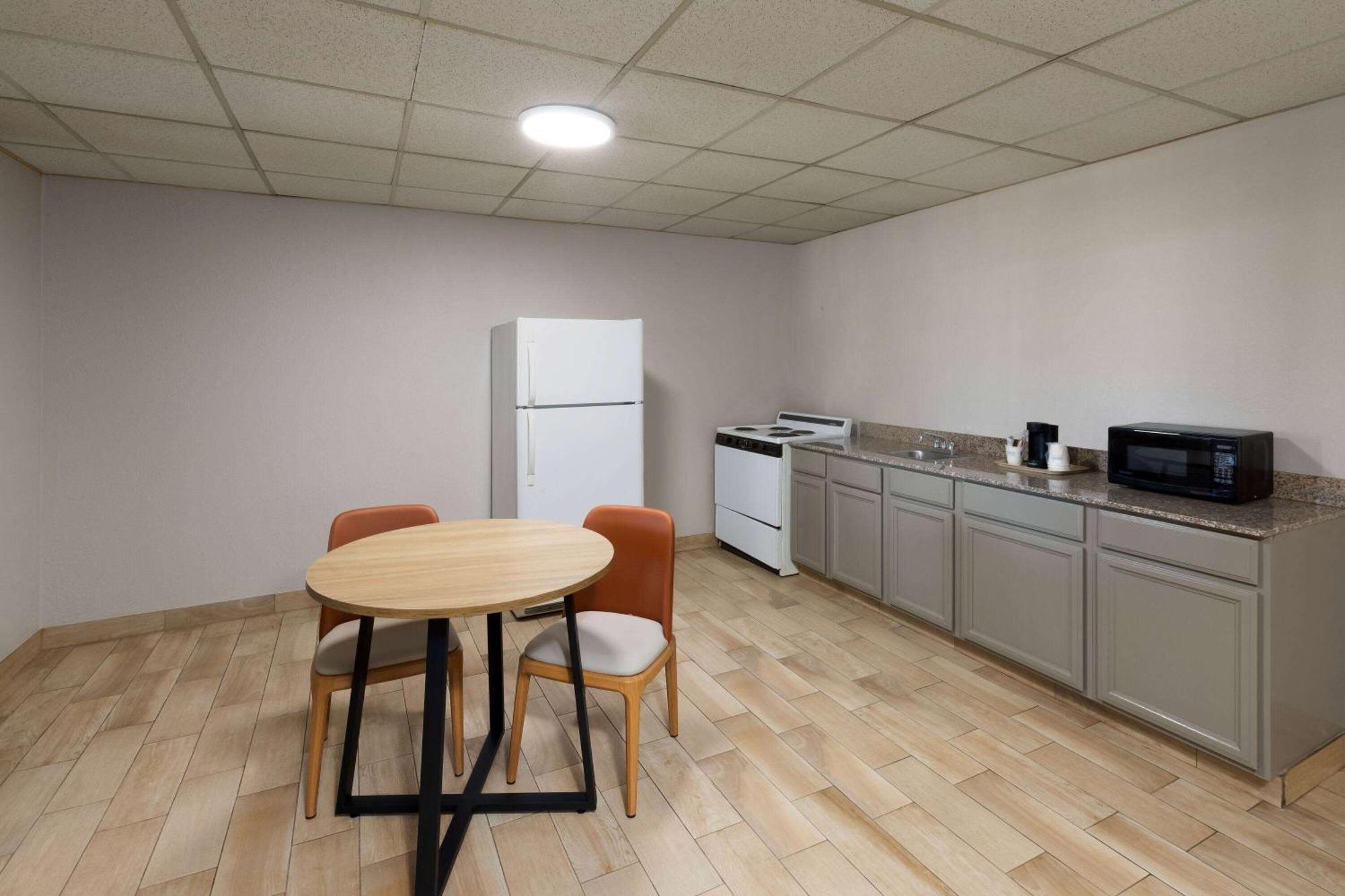 Days Inn By Wyndham Oklahoma City Esterno foto